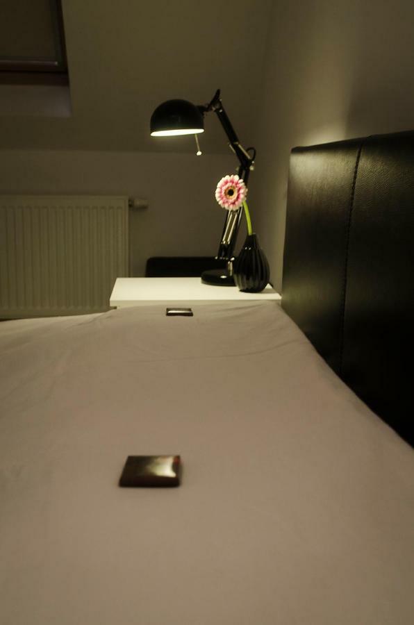 Upstairs9000 * Gante